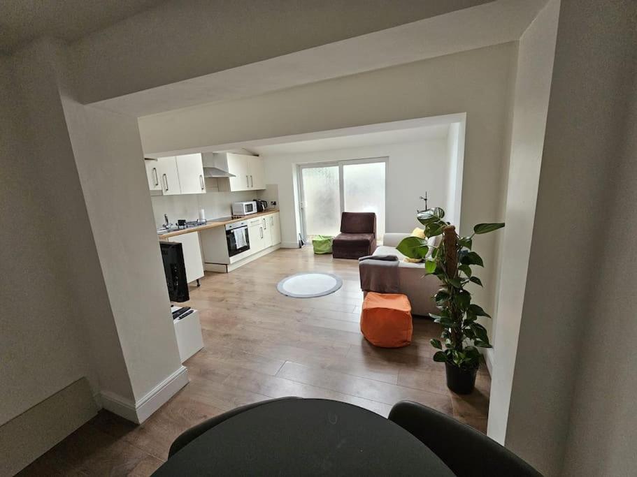 Apartamento Beautiful Garden Flat Near